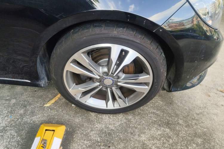Used Mercedes-Benz E-Class 2015 E 200 L Sport Edition Right Front Wheel Hub