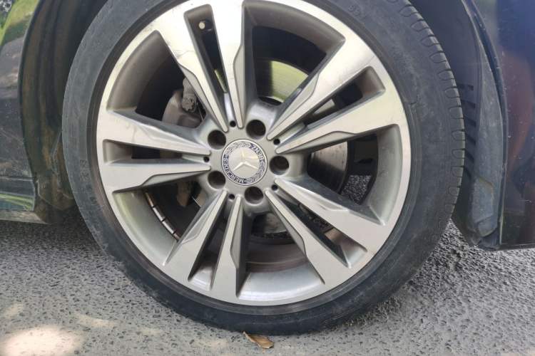 Used Mercedes-Benz E-Class 2015 Restyled E 260 L Sport Edition Right Front Wheel Hub