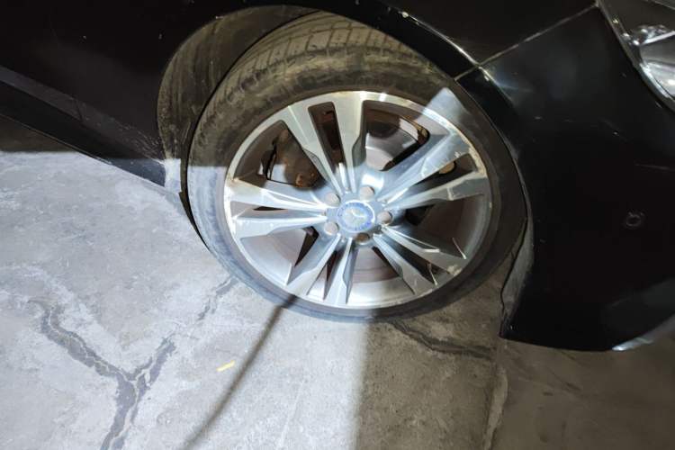 Used Mercedes-Benz E-Class 2015 E 260 L Sport Edition Right Front Wheel Hub