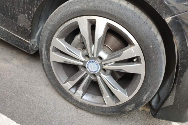 Used Mercedes-Benz E-Class 2015 E 260 L Sport Edition Right Front Wheel Hub