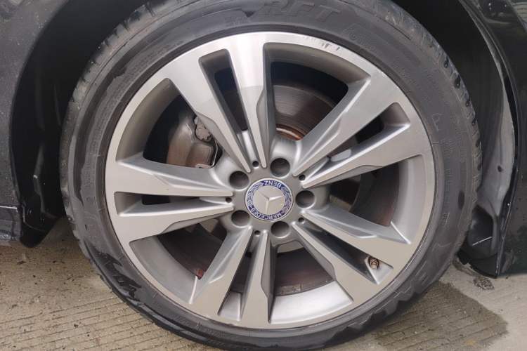 Used Mercedes-Benz E-Class 2015 Restyled E 260 L Sport Edition Right Front Wheel Hub