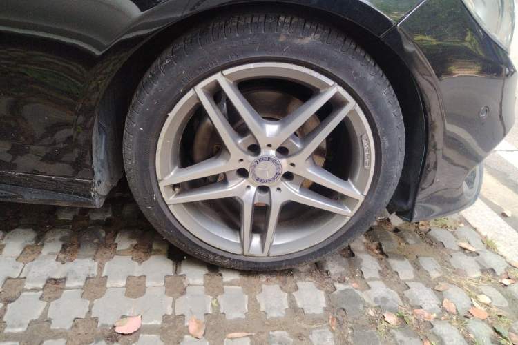 Used Mercedes-Benz E-Class 2015 E 260 L Sport & Fashion Model Right Front Wheel Hub