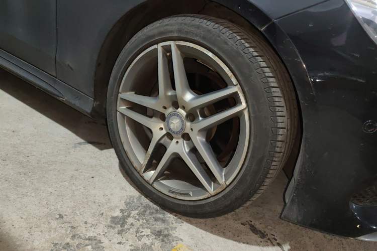 Used Mercedes-Benz E-Class 2015 E 260 L Sport Luxury Model Right Front Wheel Hub