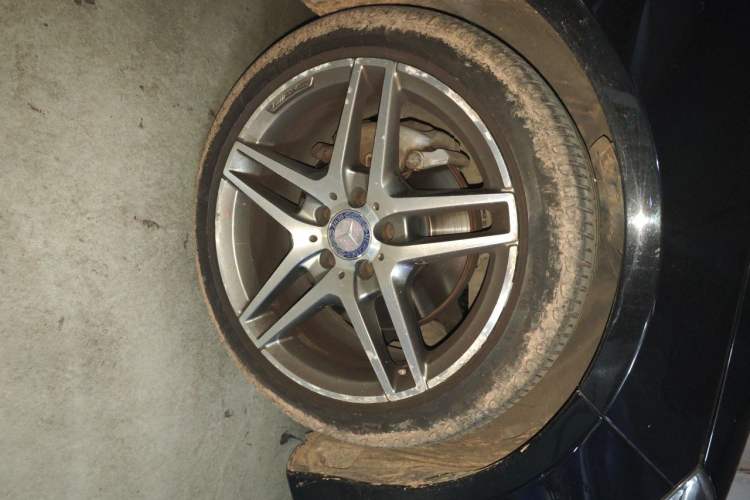 Used Mercedes-Benz E-Class 2015 E 260 L Sport Luxury Model Right Front Wheel Hub