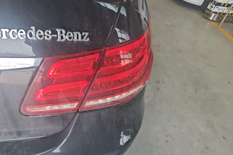 Used Mercedes-Benz E-Class 2015 Revised E 260 L Sporty and Stylish Edition Right Rear Taillight