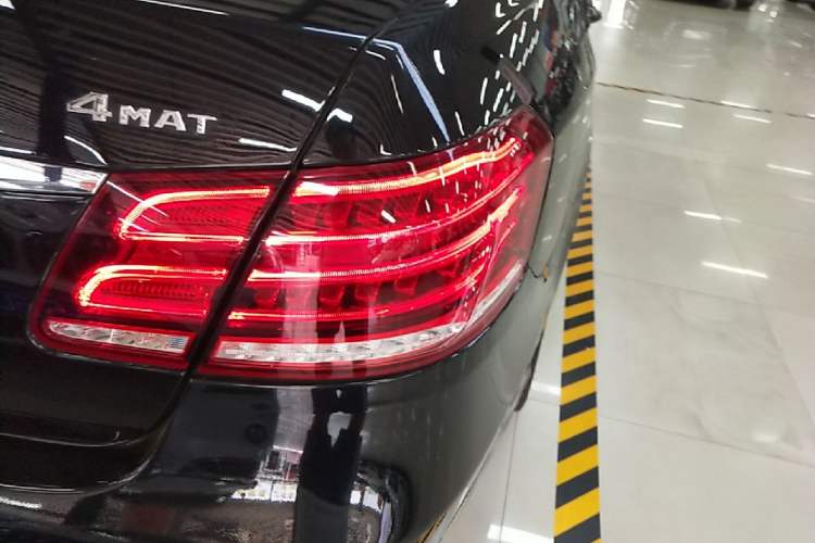Used Mercedes-Benz E-Class 2015 E 320 L 4MATIC Right Rear Taillight