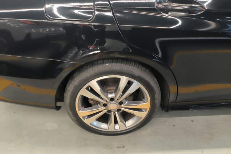 Used Mercedes-Benz E-Class 2015 Restyled E 260 L Sport Edition Right Rear Wheel Hub