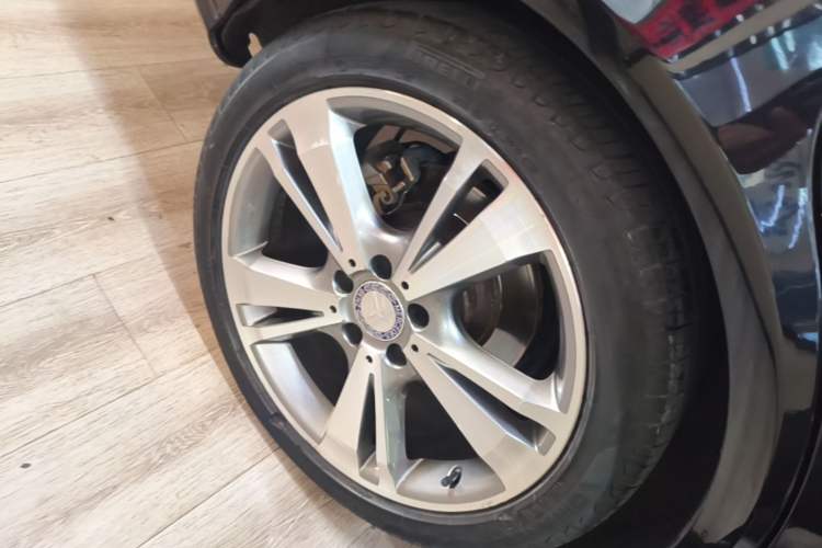 Used Mercedes-Benz E-Class 2015 E 320 L Right Rear Wheel Hub