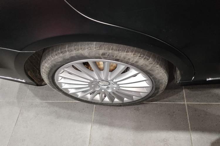 Used Mercedes-Benz E-Class 2015 E 200 L Right Rear Wheel Hub
