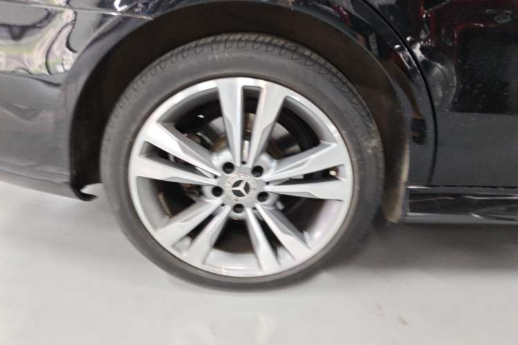 Used Mercedes-Benz E-Class 2015 E 260 L Sport & Fashion Model Right Rear Wheel Hub