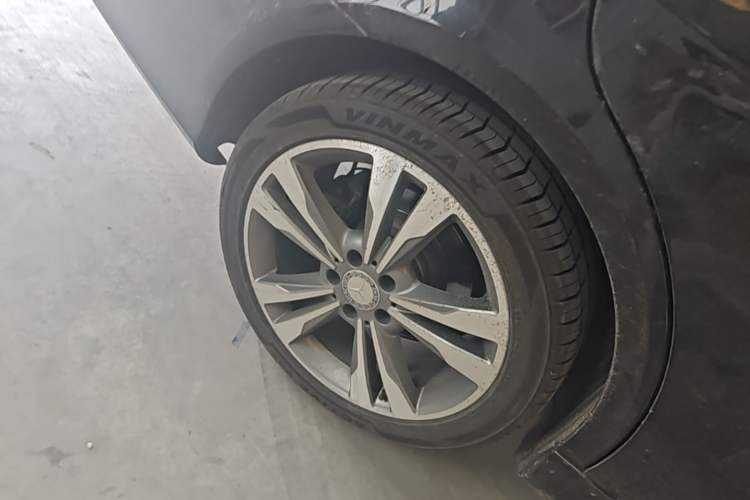 Used Mercedes-Benz E-Class 2015 Revised E 260 L Sporty and Stylish Edition Right Rear Wheel Hub