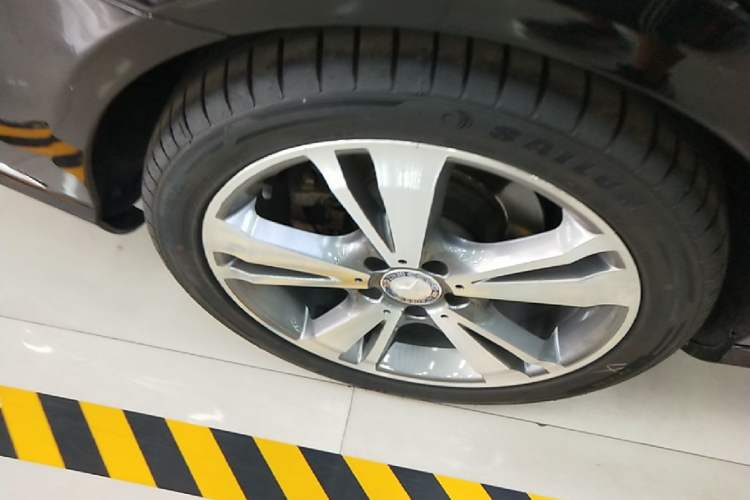 Used Mercedes-Benz E-Class 2015 E 320 L 4MATIC Right Rear Wheel Hub