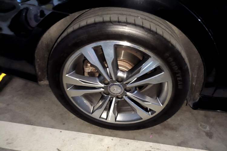 Used Mercedes-Benz E-Class 2015 Restyled E 260 L Sport Edition Right Rear Wheel Hub
