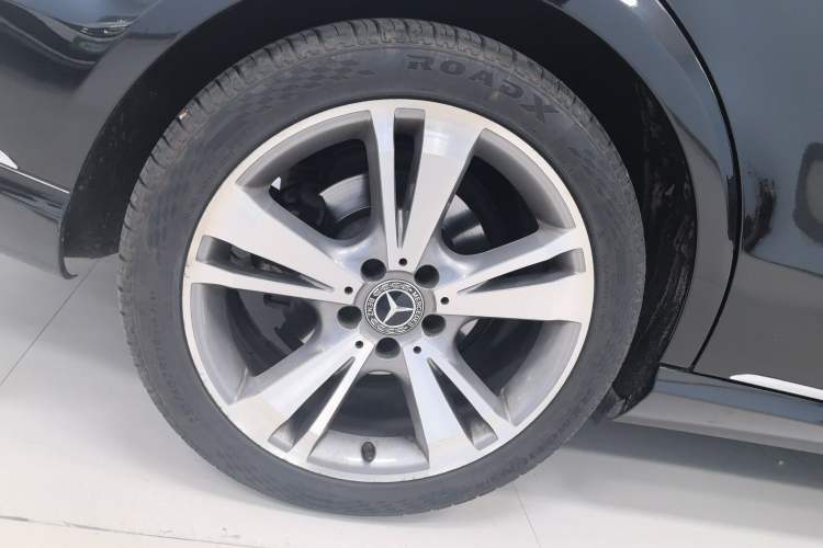 Used Mercedes-Benz E-Class 2015 E 320 L 4MATIC Right Rear Wheel Hub