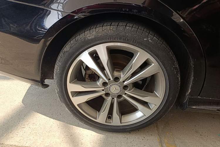 Used Mercedes-Benz E-Class 2015 E 260 L Sport Edition Right Rear Wheel Hub