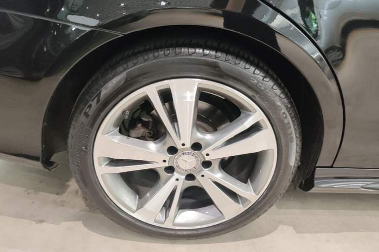 Used Mercedes-Benz E-Class 2015 E 320 L Sport 4MATIC Right Rear Wheel Hub