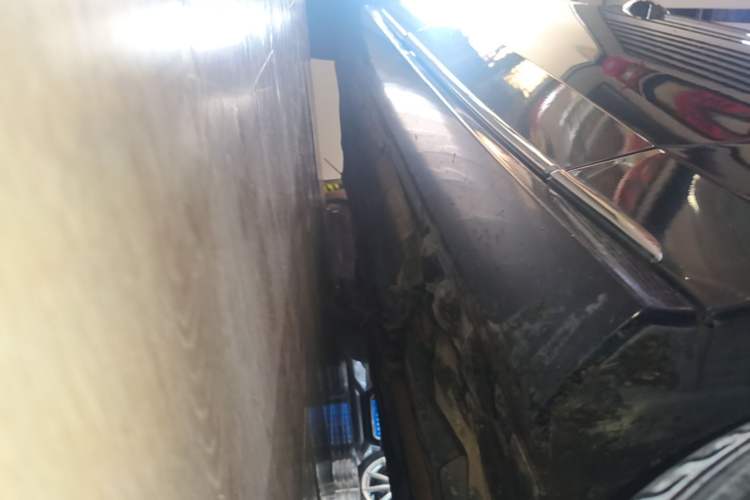 Used Mercedes-Benz E-Class 2015 E 320 L Right Side Sill