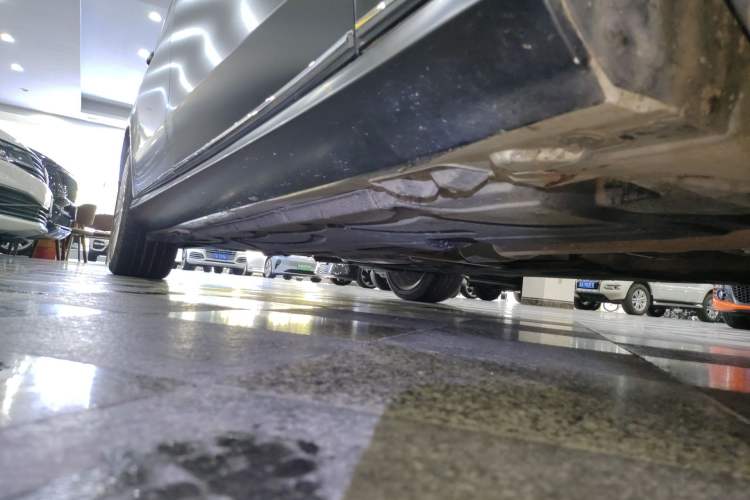 Used Mercedes-Benz E-Class 2015 E 200 L Right Side Sill