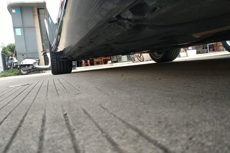 Used Mercedes-Benz E-Class 2015 Facelift E 200 L Right Side Sill