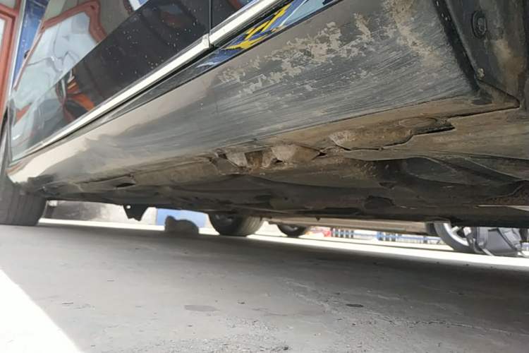 Used Mercedes-Benz E-Class 2015 Revised E 180 L Sport Edition Right Side Sill