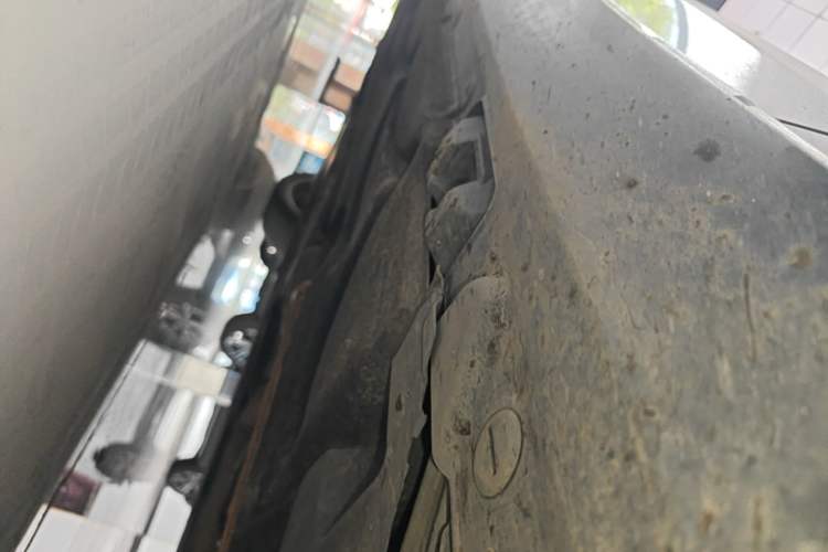 Used Mercedes-Benz E-Class 2015 E 200 L Sport Edition Right Side Sill