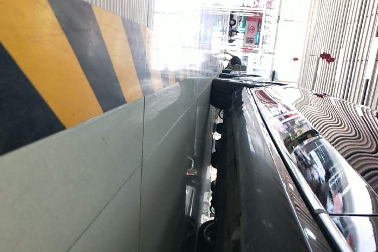 Used Mercedes-Benz E-Class 2015 E 320 L 4MATIC Right Side Sill