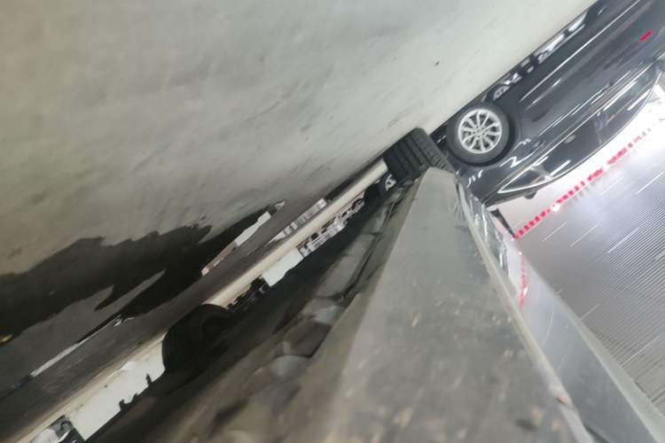 Used Mercedes-Benz E-Class 2015 Facelift E 200 L Right Side Sill