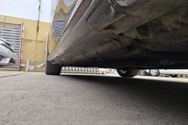 Used Mercedes-Benz E-Class 2015 Facelift E 200 L Sport Edition Right Side Sill