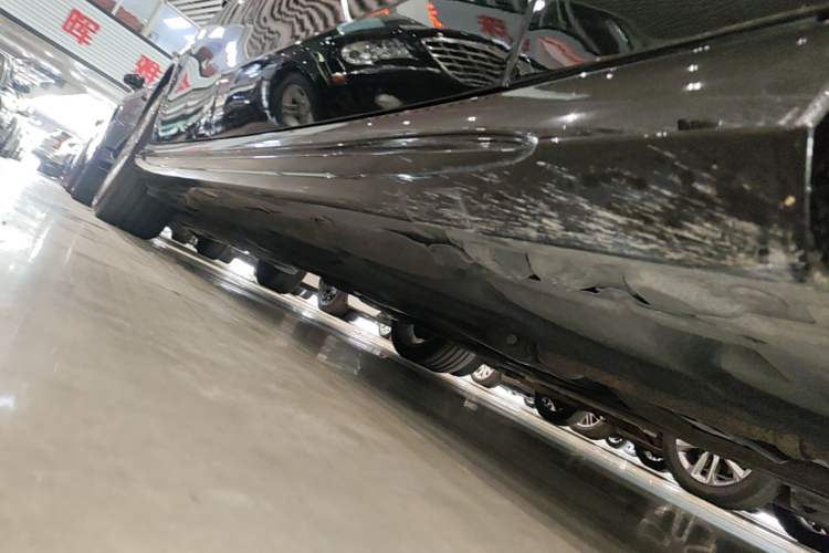 Used Mercedes-Benz E-Class 2015 E 320 L Sport 4MATIC Right Side Sill