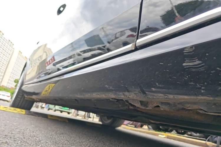 Used Mercedes-Benz E-Class 2015 Facelift E 200 L Right Side Sill