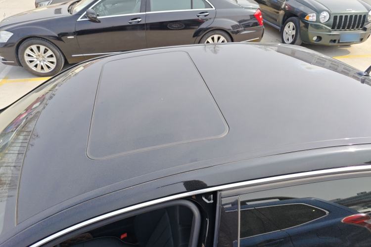Used Mercedes-Benz E-Class 2015 E 200 L Roof