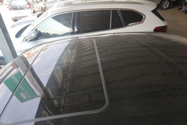 Used Mercedes-Benz E-Class 2015 Facelift E 200 L Roof