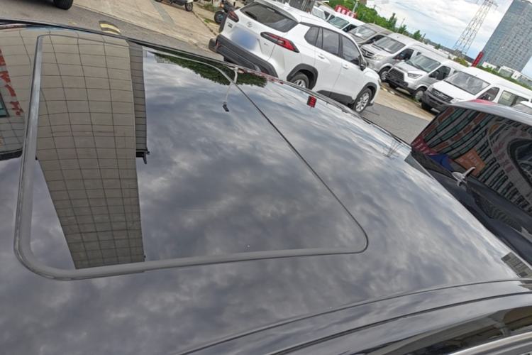 Used Mercedes-Benz E-Class 2015 Facelift E 200 L Roof