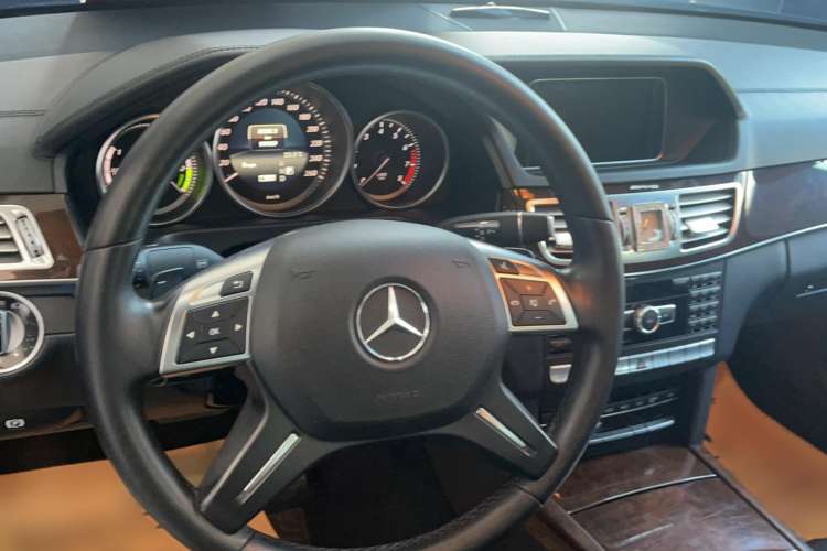 Used Mercedes-Benz E-Class 2015 E 400 L Hybrid Steering Wheel