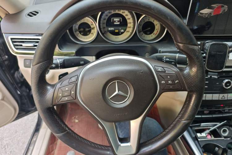 Used Mercedes-Benz E-Class 2015 Facelift E 200 L Sport Edition Steering Wheel