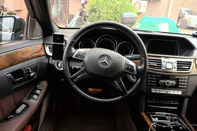 Used Mercedes-Benz E-Class 2015 E 320 L 4MATIC Steering Wheel