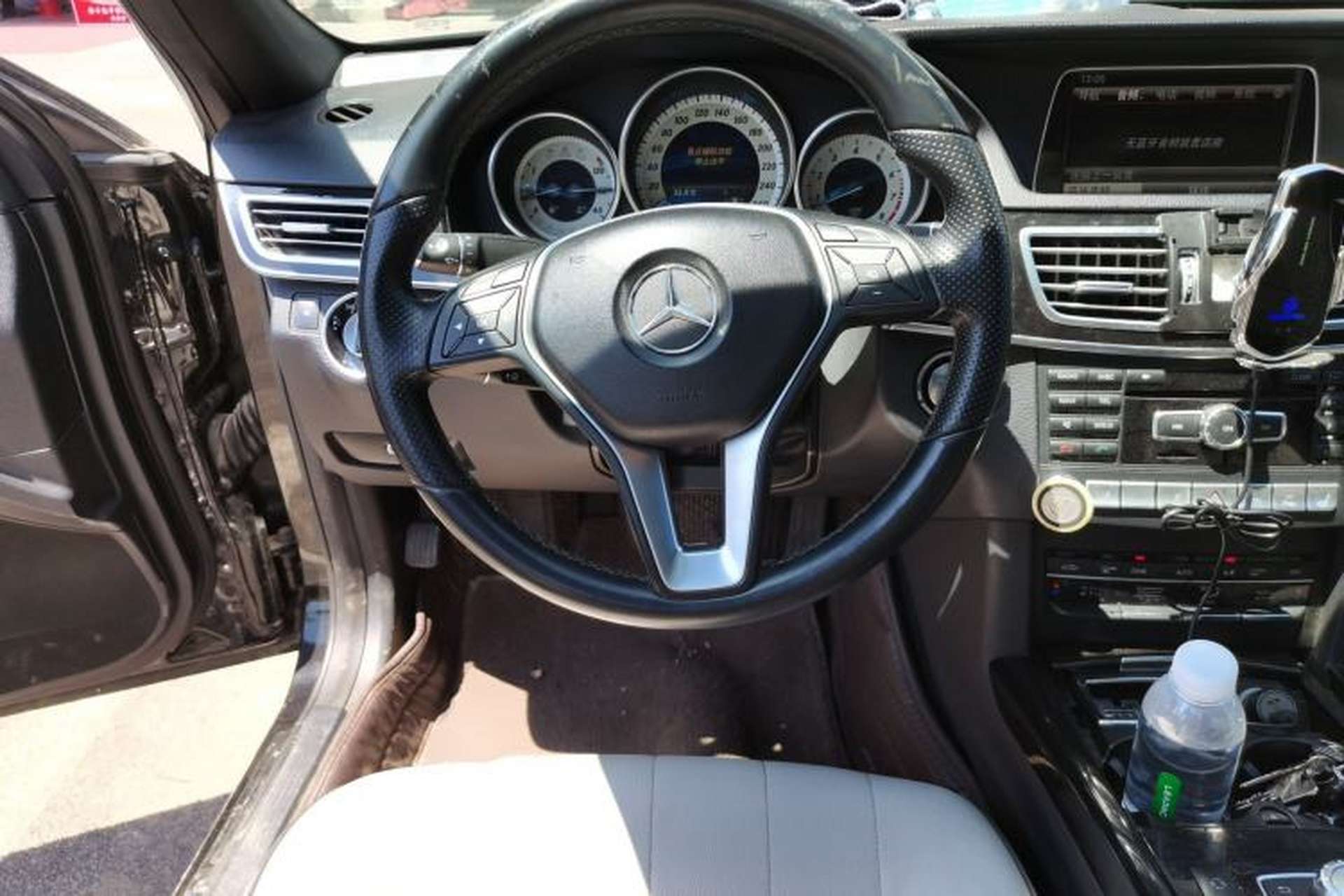 Used Mercedes-Benz E-Class 2015 E 260 L Sport & Fashion Model Steering Wheel