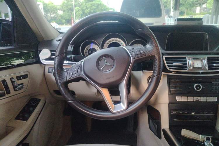 Used Mercedes-Benz E-Class 2015 Revised E 260 L Sporty and Stylish Edition Steering Wheel