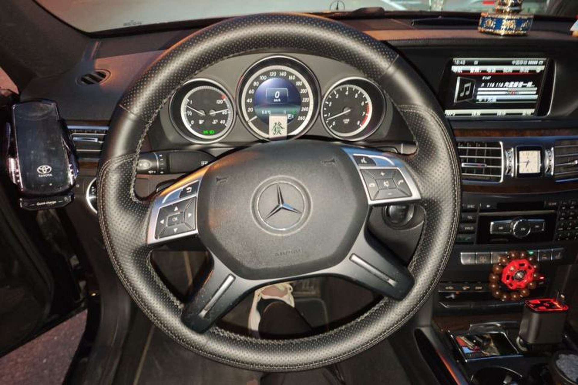 Used Mercedes-Benz E-Class 2015 Facelift E 260 L Luxury Edition Steering Wheel