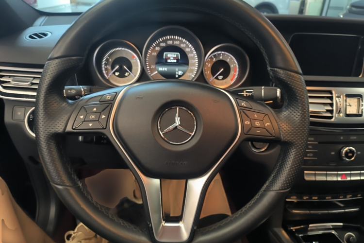 Used Mercedes-Benz E-Class 2015 Restyled E 260 L Sport Edition Steering Wheel