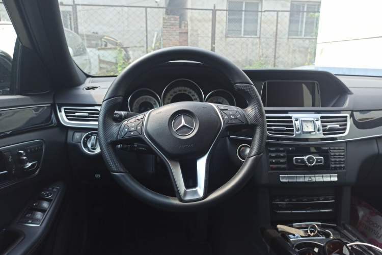 Used Mercedes-Benz E-Class 2015 E 320 L Sport Edition Steering Wheel
