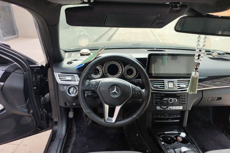 Used Mercedes-Benz E-Class 2015 E 260 L Sport & Fashion Model Steering Wheel