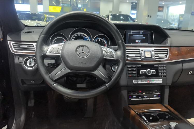 Used Mercedes-Benz E-Class 2015 E 320 L 4MATIC Steering Wheel