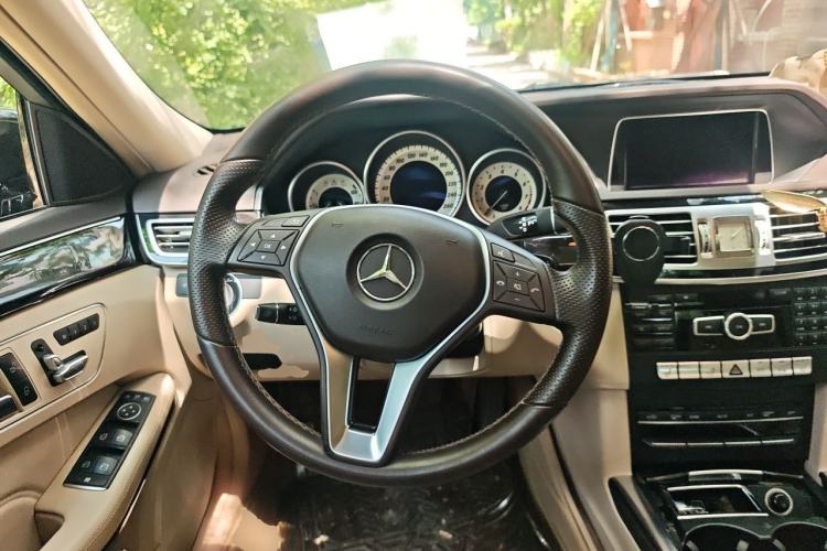 Used Mercedes-Benz E-Class 2015 E 260 L Sport & Fashion Model Steering Wheel