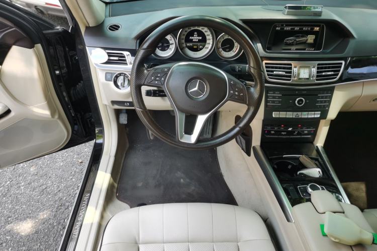 Used Mercedes-Benz E-Class 2015 Revised E 260 L Sporty and Stylish Edition Steering Wheel