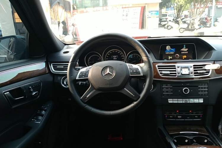 Used Mercedes-Benz E-Class 2015 Facelift E 200 L Steering Wheel