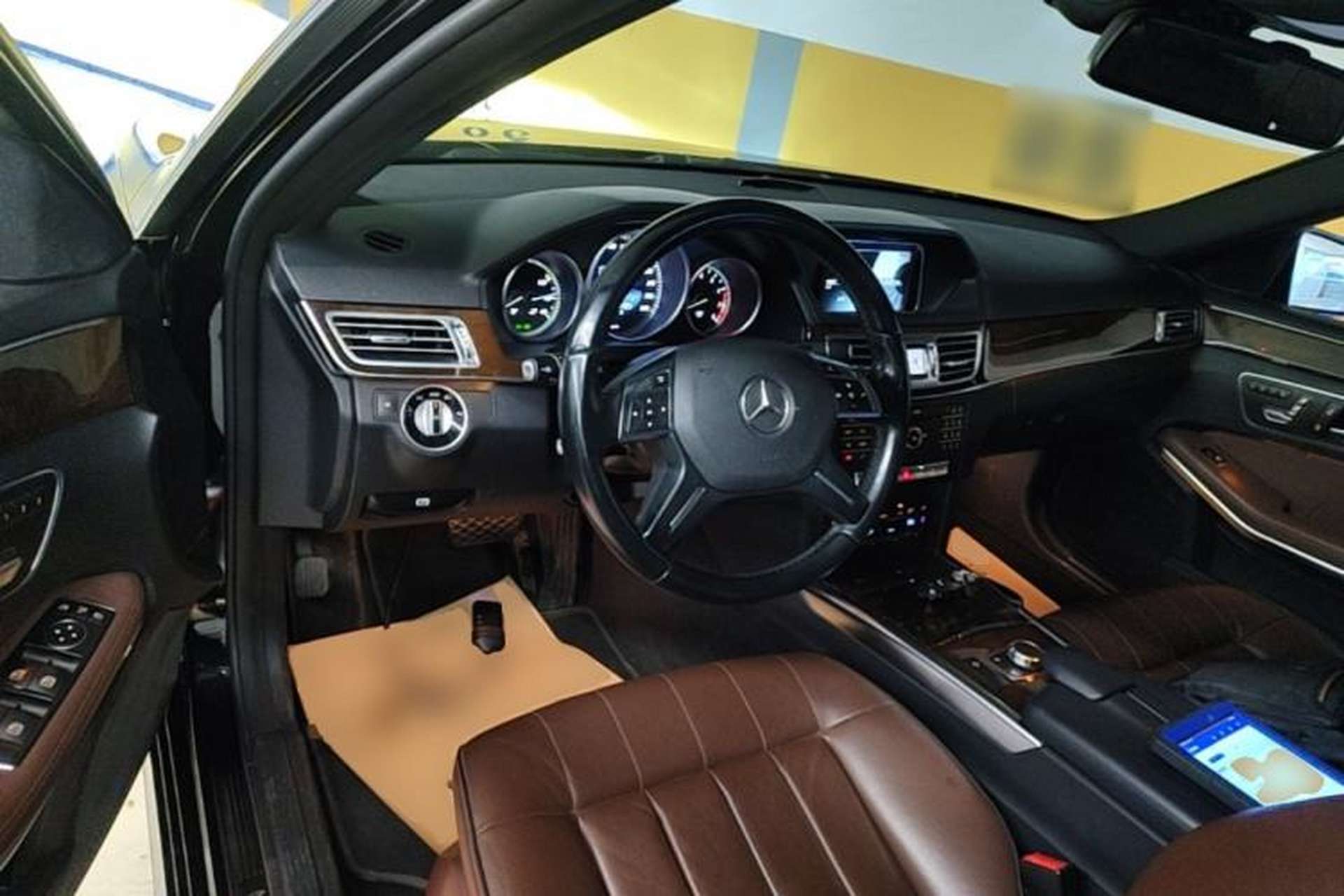 Used Mercedes-Benz E-Class 2015 Facelift E 260 L Luxury Edition Steering Wheel