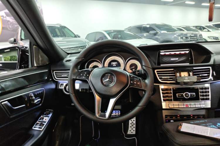 Used Mercedes-Benz E-Class 2015 E 260 L Sport & Fashion Model Steering Wheel