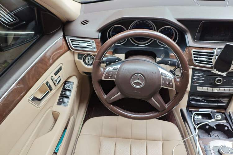 Used Mercedes-Benz E-Class 2015 Facelift E 200 L Steering Wheel