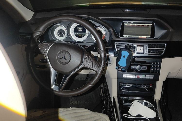 Used Mercedes-Benz E-Class 2015 E 260 L Sport & Fashion Model Steering Wheel